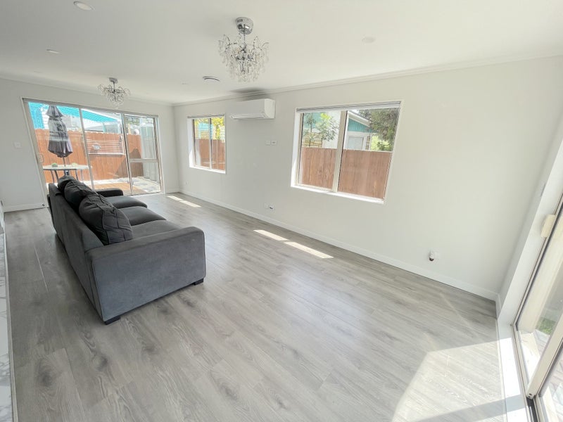 27 Commodore Drive, Lynfield, Auckland - Carousel 11