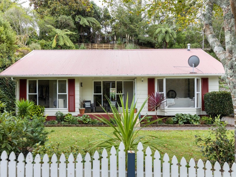 48 Pembroke Street, Westown, New Plymouth - Carousel 1