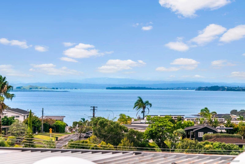 1/86 Seaview Road, Castor Bay, Auckland - Carousel 2