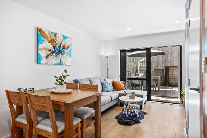 4/6 South Pacific Place, Henderson, Auckland - Carousel 2