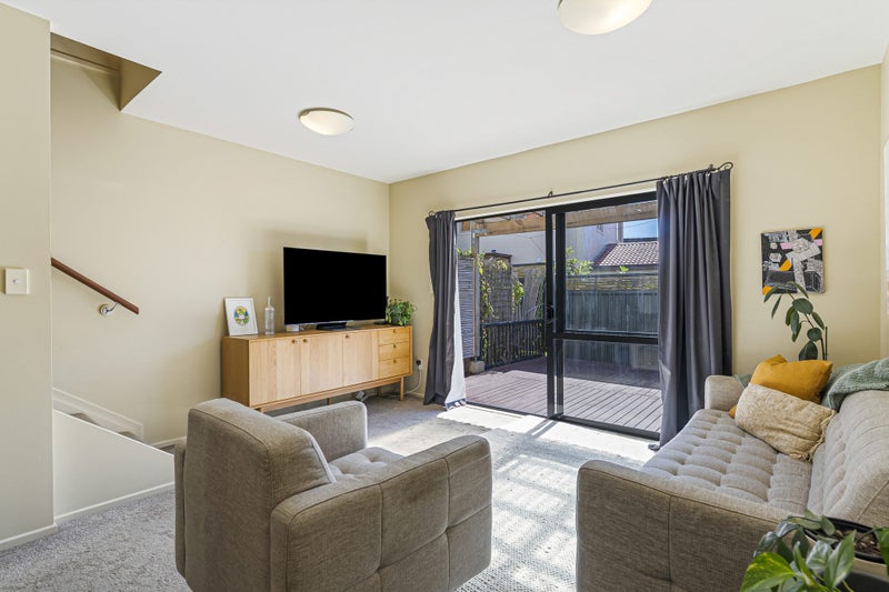 15/21 Armoy Drive, East Tamaki, Auckland - Carousel 2