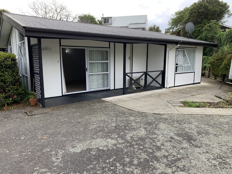42 Makora Road, Otaihanga, Paraparaumu - Carousel 1
