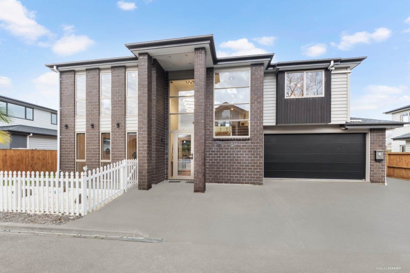 8 Hayward Wright Lane, Avondale, Auckland - Carousel 1