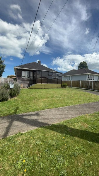 1 Robbins Crescent, Hawera - Carousel 1
