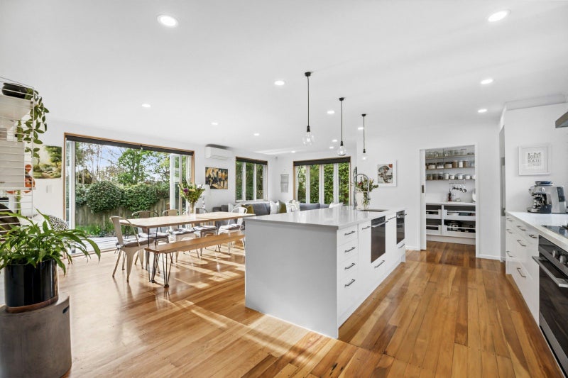 56 Taylor Road, Mangere Bridge, Auckland - Carousel 1