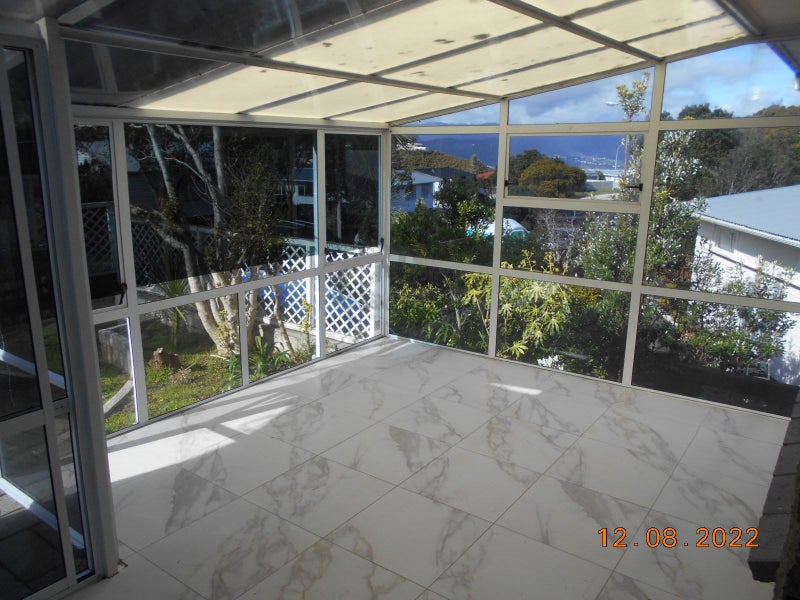 211 Dowse Drive, Maungaraki, Lower Hutt - Carousel 1