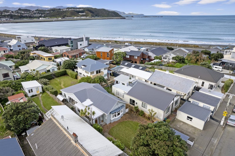 203 Onepu Road, Lyall Bay, Wellington - Carousel 2