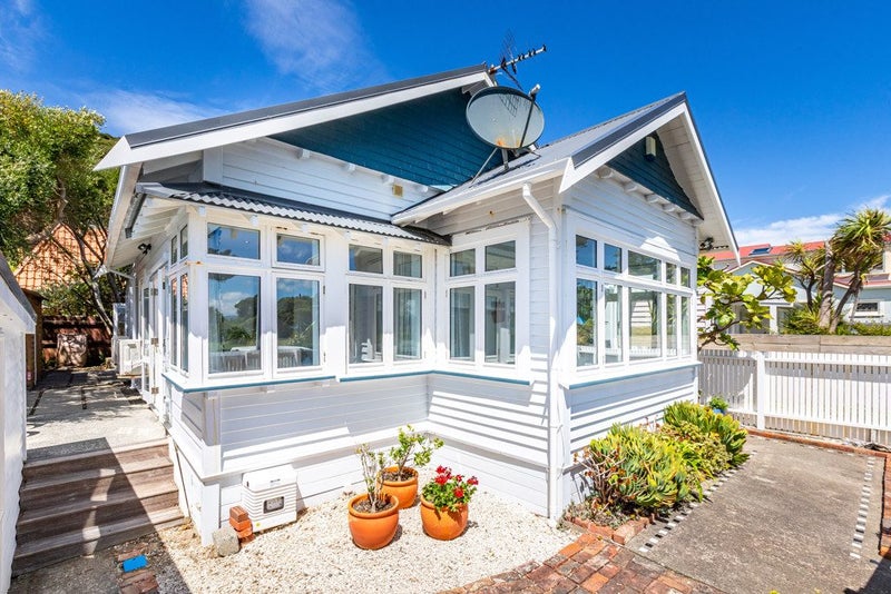 1/57 Marine Parade, Eastbourne, Lower Hutt - Carousel 2