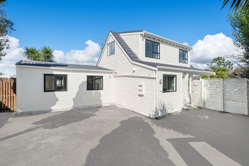 2/16 Moxham Grove, Massey, Auckland - Carousel 1