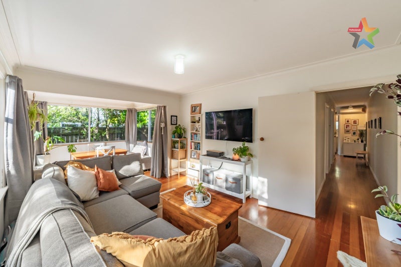 2/264 Muritai Road, Eastbourne, Lower Hutt - Carousel 1