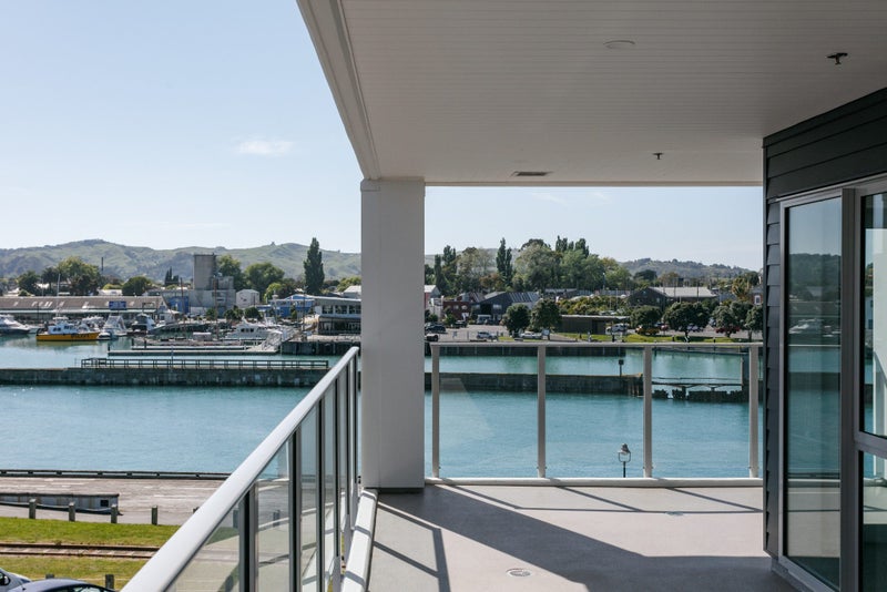 207/4 Reads Quay, Gisborne, Gisborne - Carousel 1