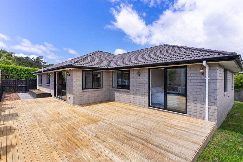 99 Rangeview Road, Sunnyvale, Auckland - Carousel 2