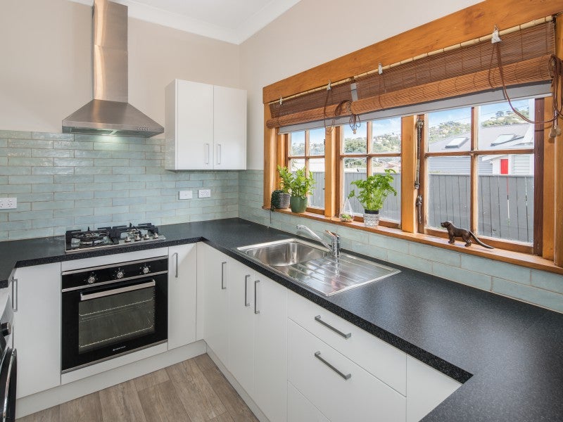 42C Apu Crescent, Lyall Bay, Wellington - Carousel 2