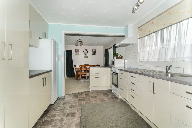 64 Henley Street, Westport, Westport - Carousel 2