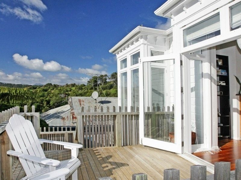 11 Mortimer Terrace, Aro Valley, Wellington - Carousel 1