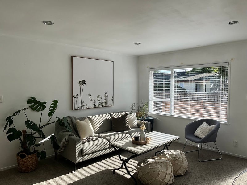 2/11 Browns Avenue, Pakuranga, Auckland - Carousel 1