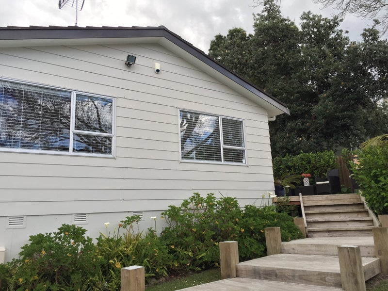 8 Cottam Grove, Northcross, Auckland - Carousel 1