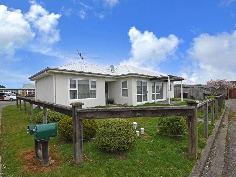 82 Lothian Crescent, Strathern, Invercargill - Carousel 1