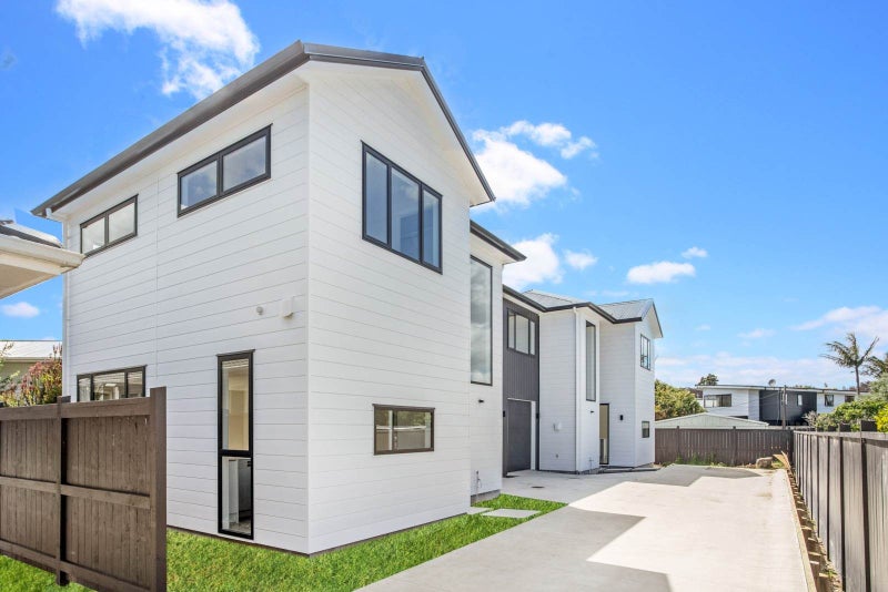 65A Gloria Avenue, Te Atatu Peninsula, Auckland - Carousel 1