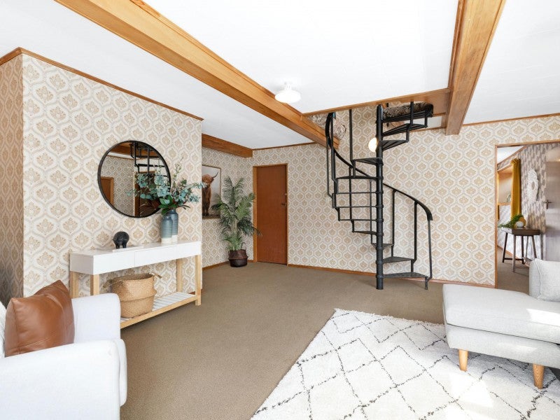 6 Aparangi Crescent, Elsdon, Porirua - Carousel 1