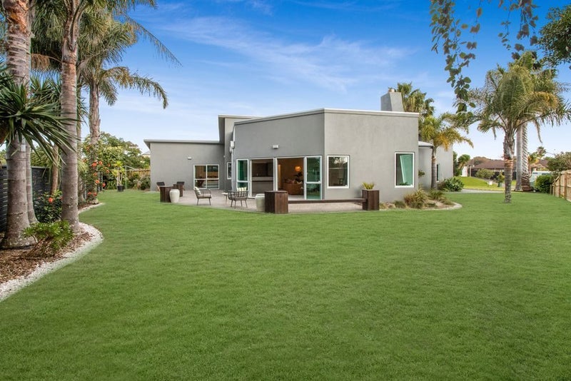 37 Lothian Brae, Wattle Downs, Auckland - Carousel 2