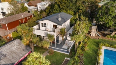 18B Formby Avenue, Point Chevalier, Auckland - Carousel 1