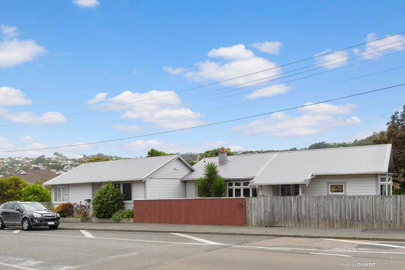 125 Derwent Street, Island Bay, Wellington - Carousel 1