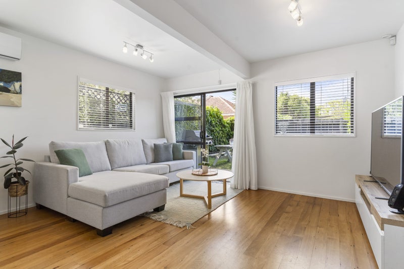 52B Oakley Avenue, Waterview, Auckland - Carousel 2