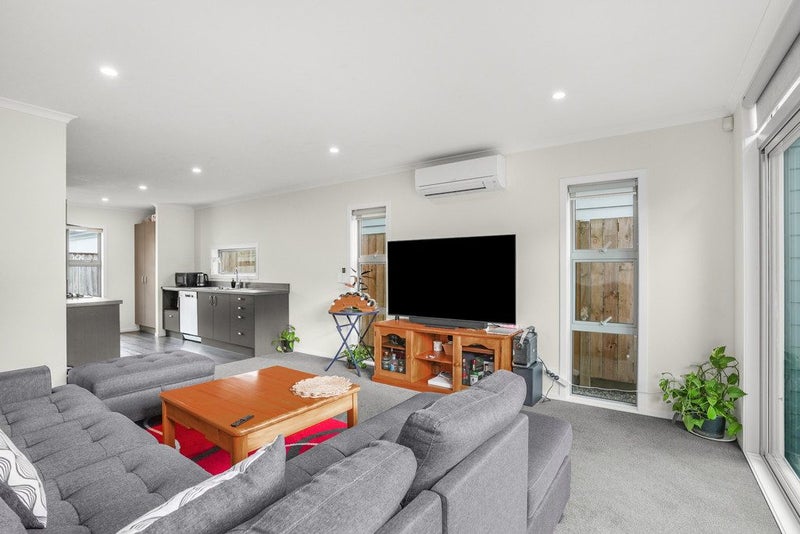 12 Ronalds Way, Taita, Lower Hutt - Carousel 2
