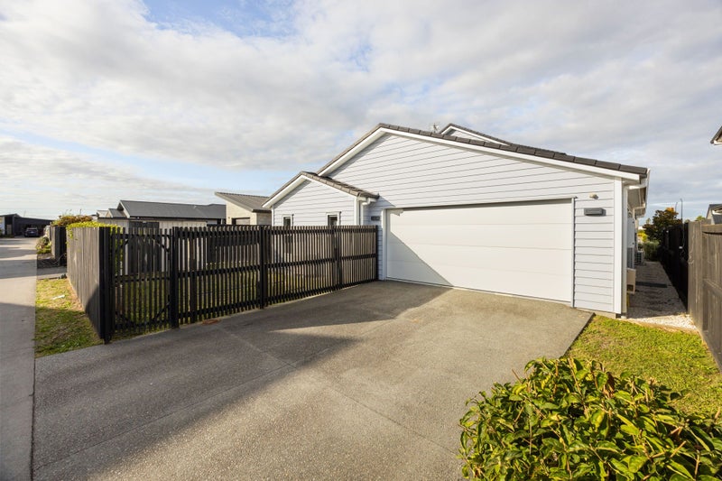 8 Lavinias Way, Chartwell, Hamilton - Carousel 2