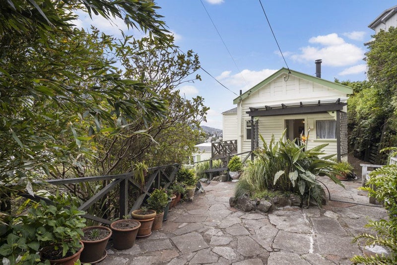 18 Bruce Avenue, Brooklyn, Wellington - Carousel 2