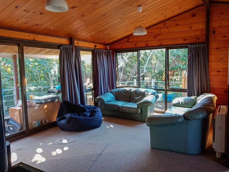 25 Matuhi Street, Tirohanga, Lower Hutt - Carousel 2