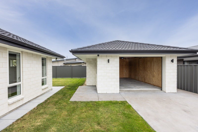 16 Drovers Way, Frimley, Hastings - Carousel 18