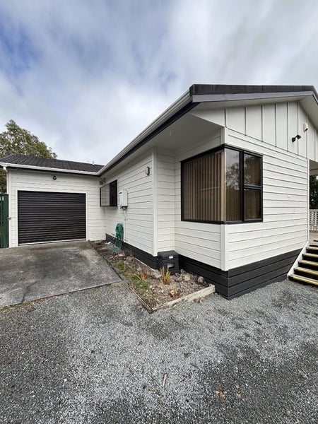 9 Monarch Grove, Maoribank, Upper Hutt - Carousel 1