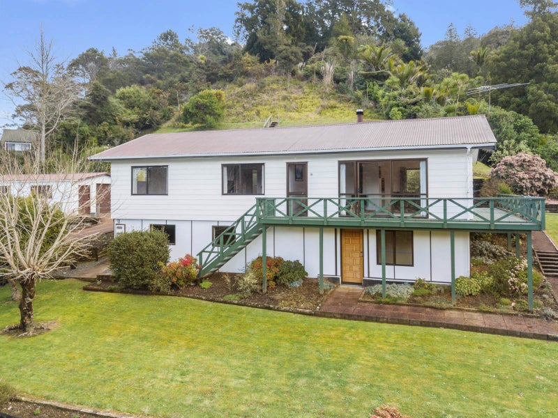 8 Parklands Avenue, Swanson, Auckland - Carousel 1