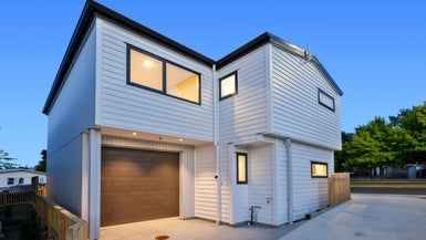 26 Universal Drive, Henderson, Auckland - Carousel 1