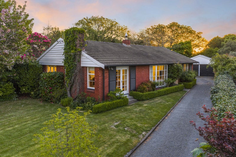 37 Sevenoaks Drive, Bryndwr, Christchurch - Carousel 1