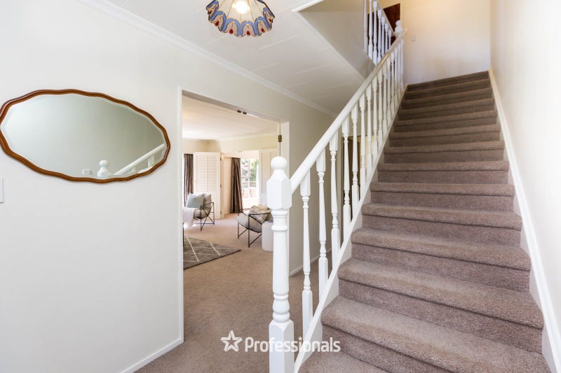 9 Clinker Grove, Silverstream, Upper Hutt - Carousel 2