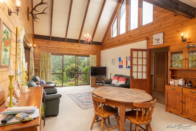 695 Whitemans Valley Road, Whitemans Valley - Carousel 1