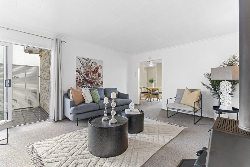 1 La Salle Drive, Westown, New Plymouth - Carousel 1