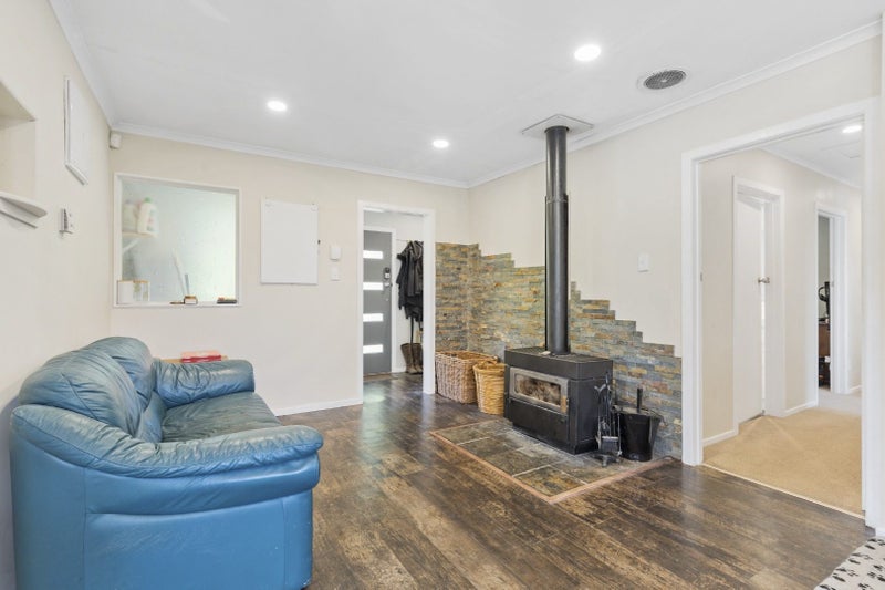 1 Williams Terrace, Fitzherbert, Palmerston North - Carousel 2