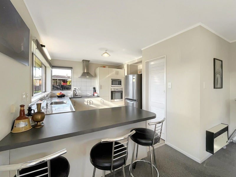 6 Caulfield Place, Awapuni, Palmerston North - Carousel 2