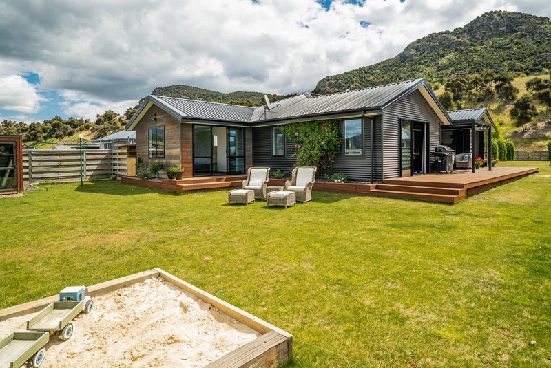 8 Quinnat Street, Albert Town, Wanaka - Carousel 2