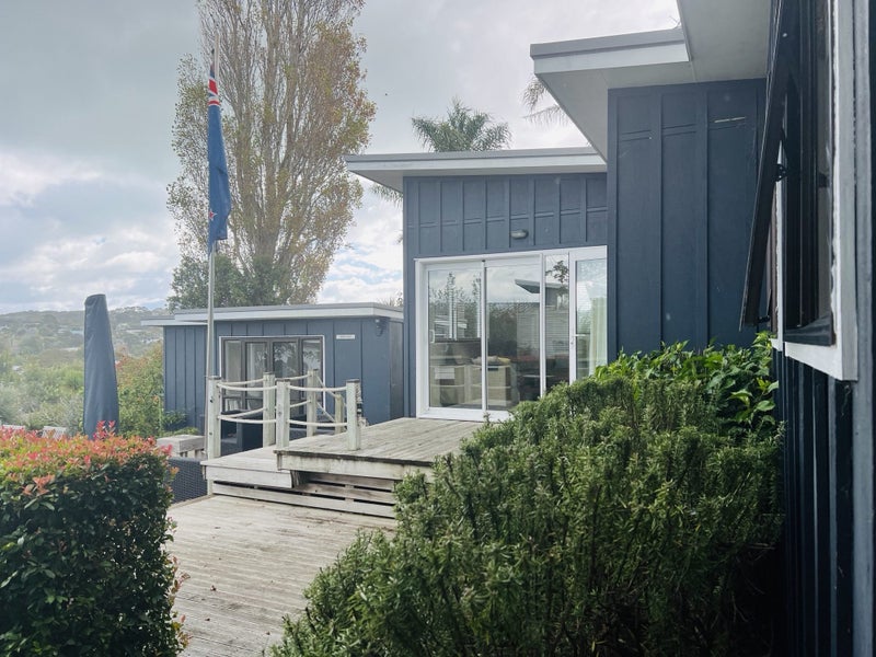 31 Kiwi Street, Oneroa, Waiheke Island - Carousel 1