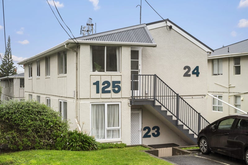 24/125 Queens Drive, Lyall Bay, Wellington - Carousel 1