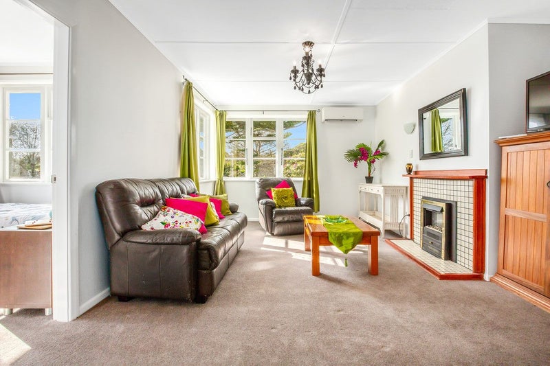 42 Mungavin Avenue, Ranui, Porirua - Carousel 2