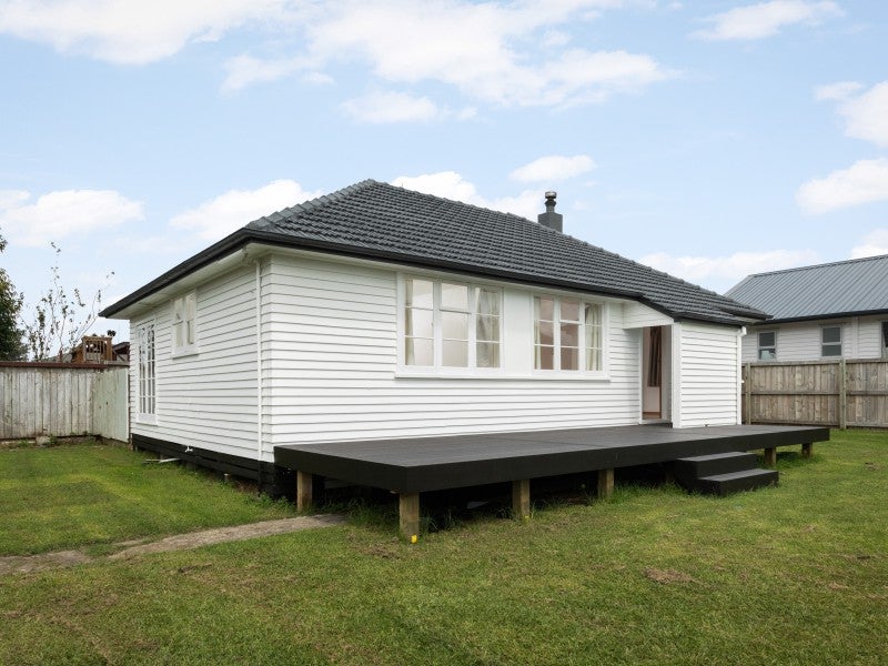 1A Clive Road, Katikati, Katikati - Carousel 1