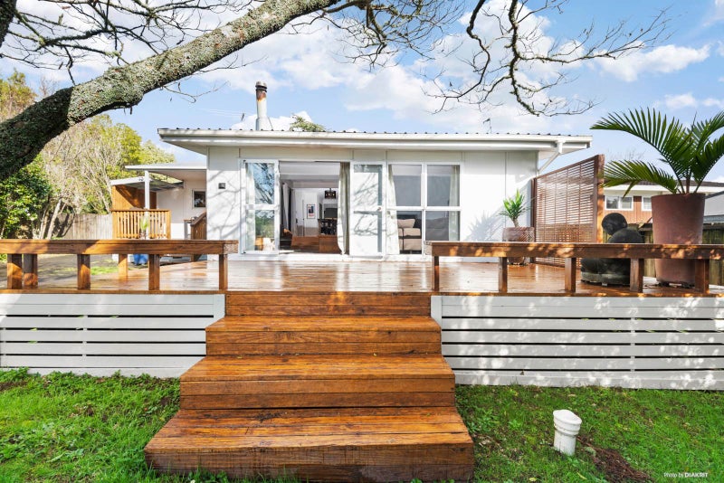 24 Grassmere Road, Henderson Valley, Auckland - Carousel 1