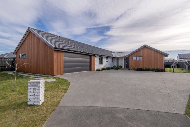 13 Kelburn Place, Tinwald, Ashburton - Carousel 1