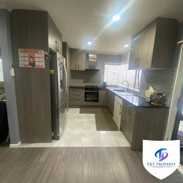 11 Arrowsmith Drive, Clover Park, Auckland - Carousel 10